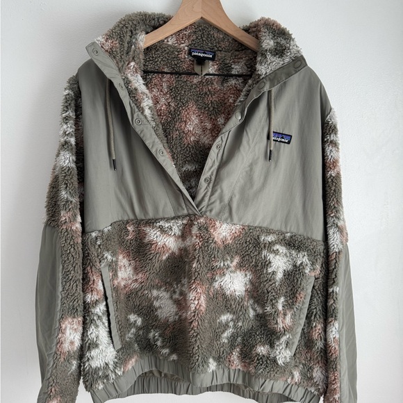 Patagonia Jackets & Blazers - Patagonia Taupe Outerwear